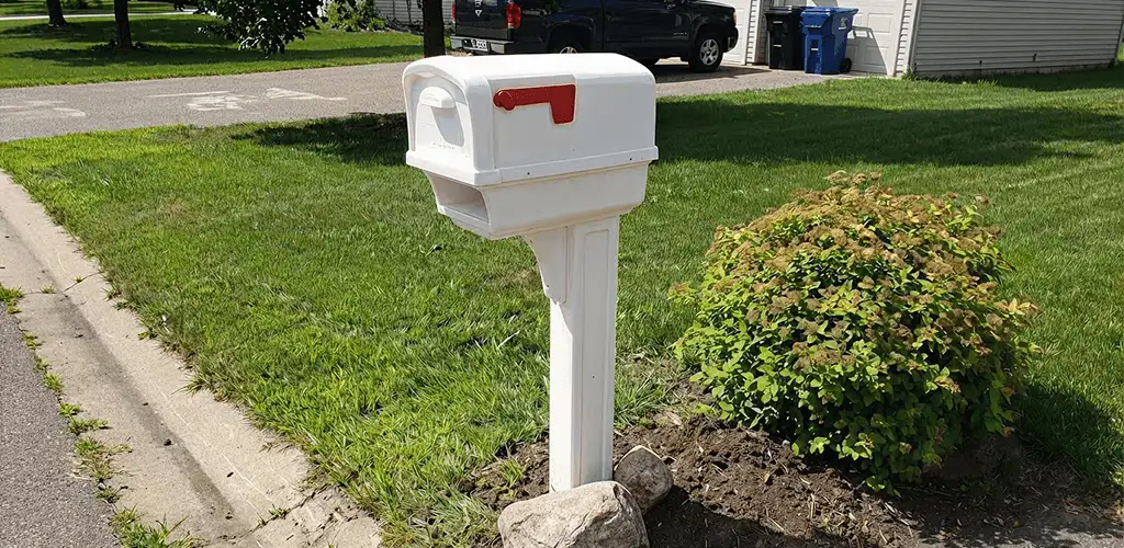 Mailbox installation for a residential curbside mailbox in Long Beach, CA